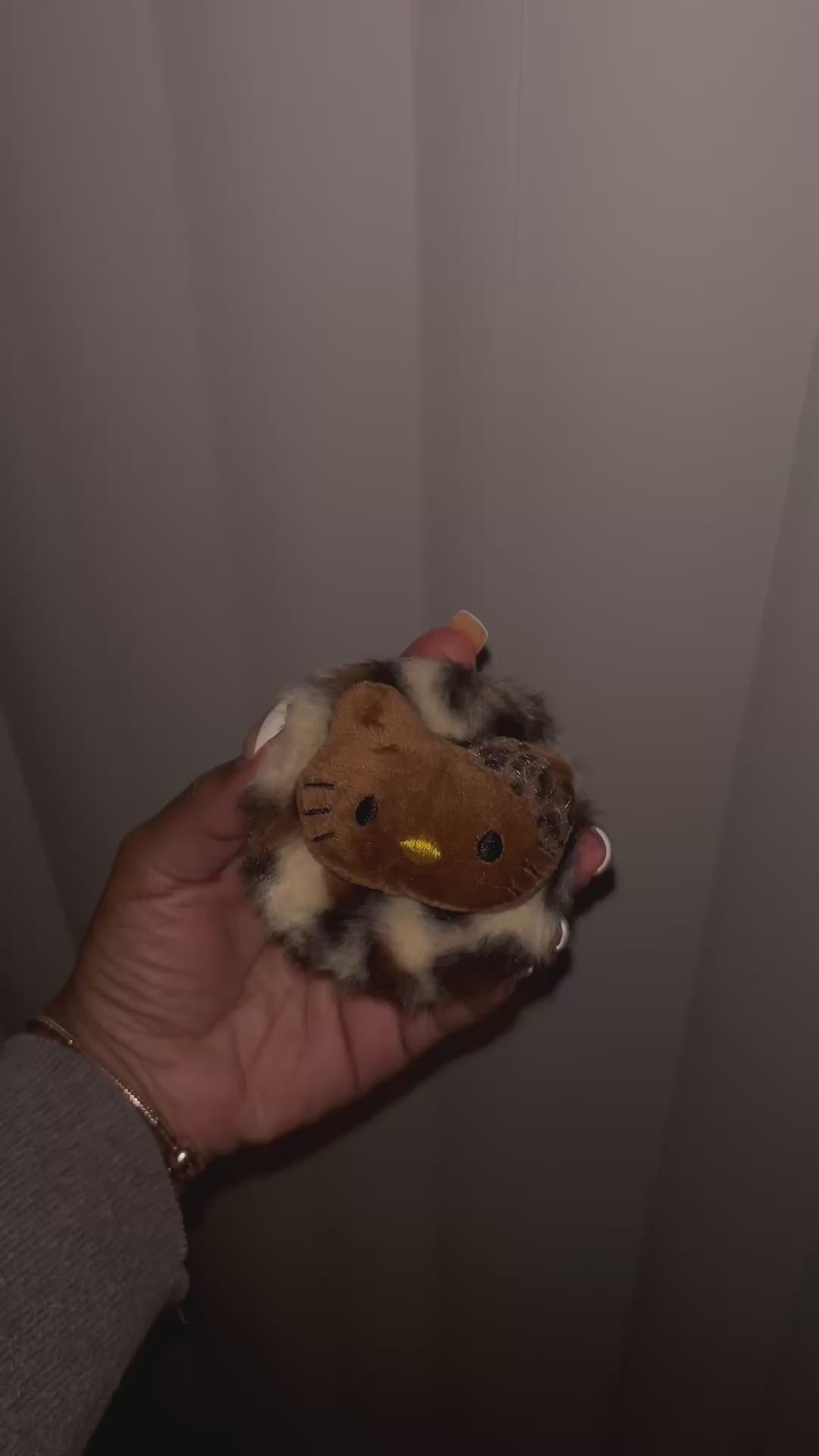 HK FLUFFY MIRROR