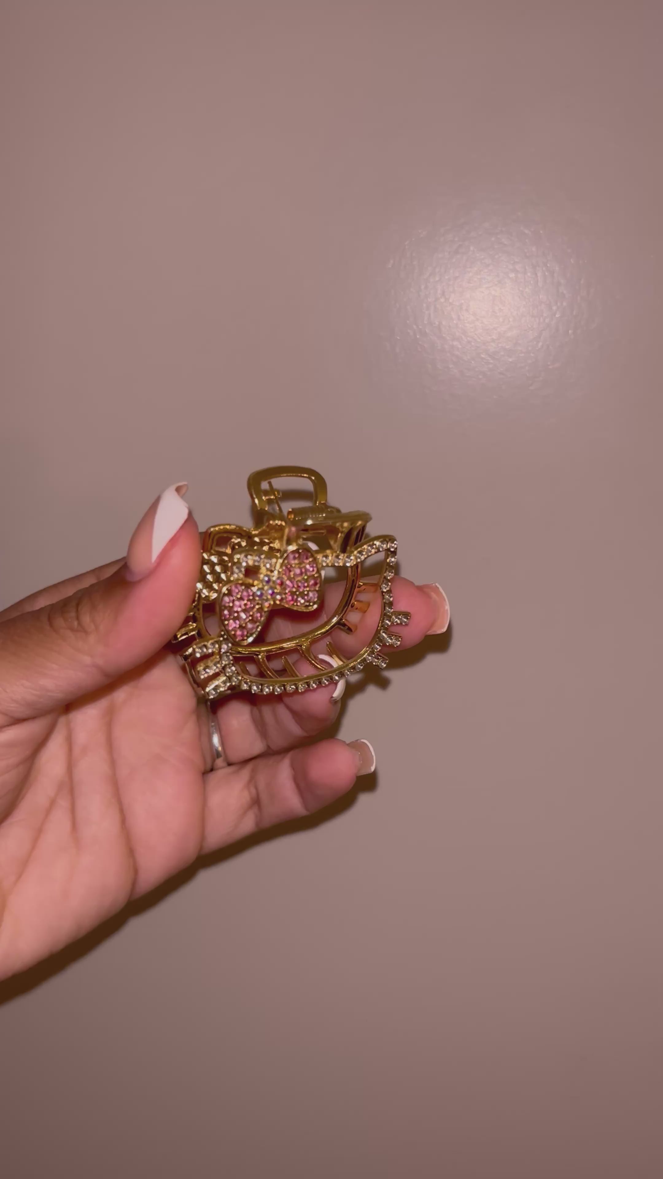 Kitty bling claw clip