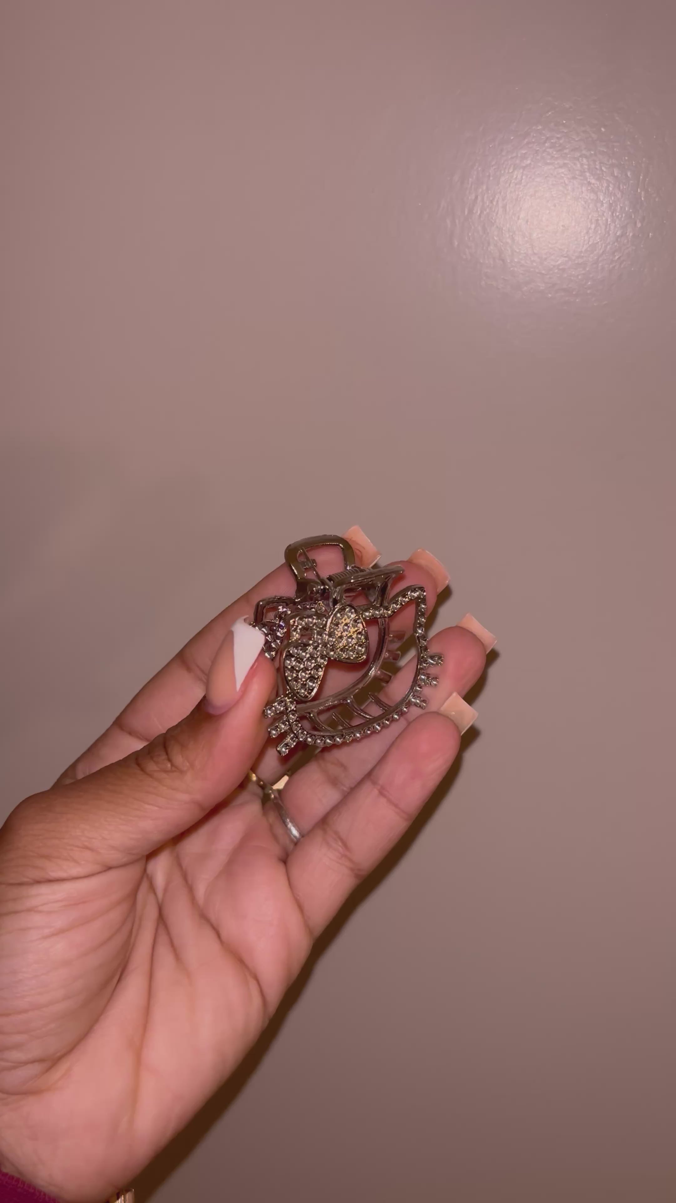 Kitty bling claw clip